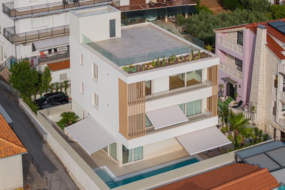 001-2035-390-Ciovo-Luxury-three-bedroom-apartment-with-roof-terrace-sale