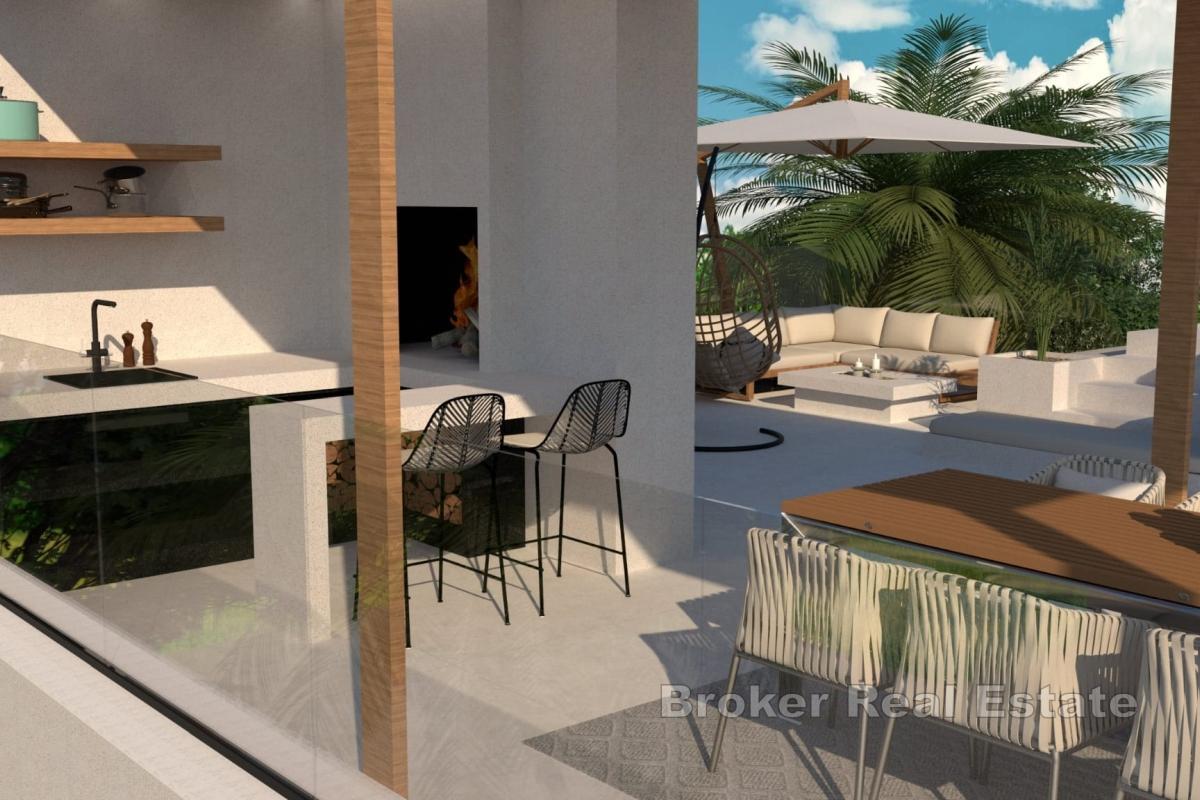 Moderní středomořský dům se soukromou střešní terasou a panoramatickým výhledem na moře