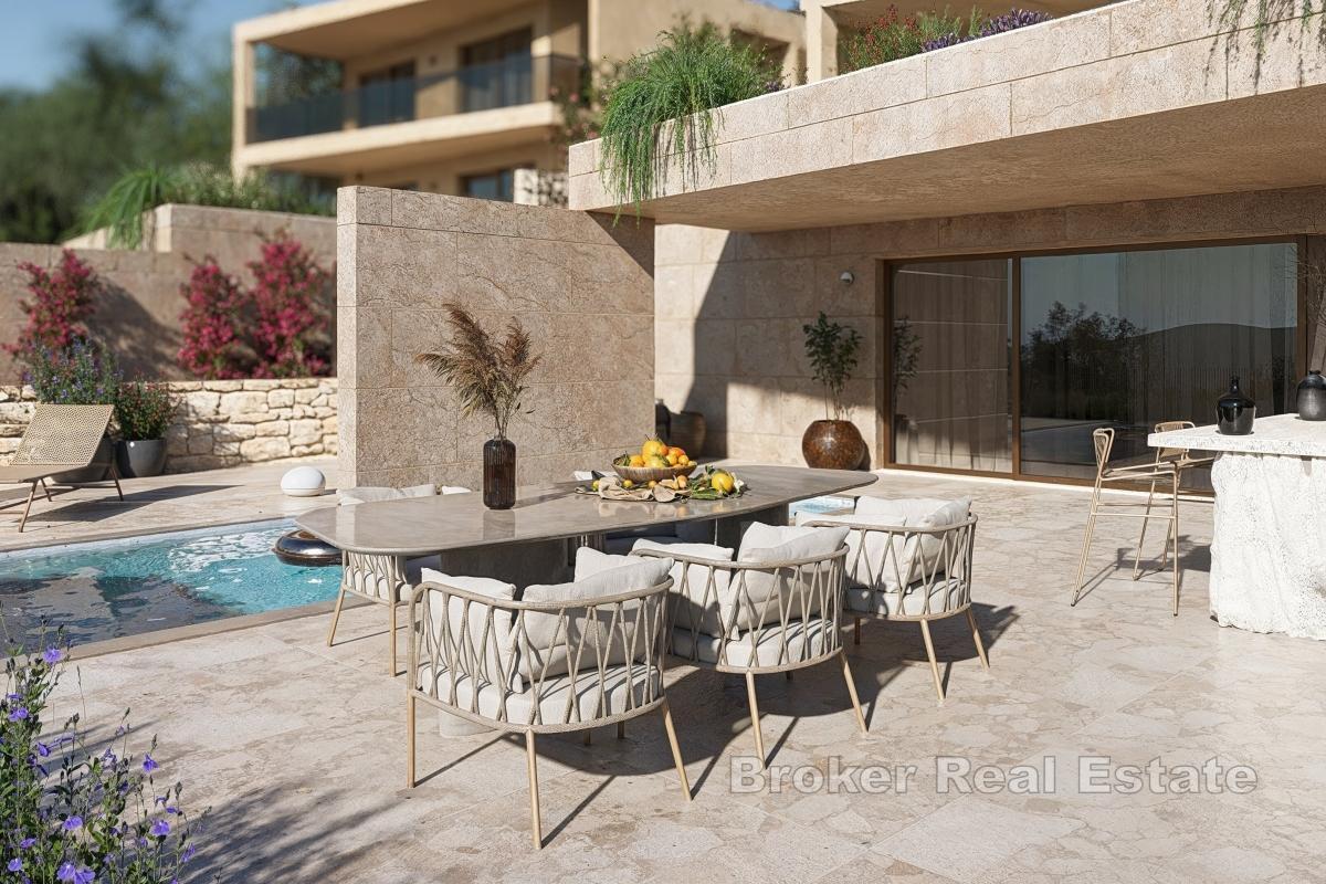 Villa di nuova costruzione con piscina all'interno del complesso