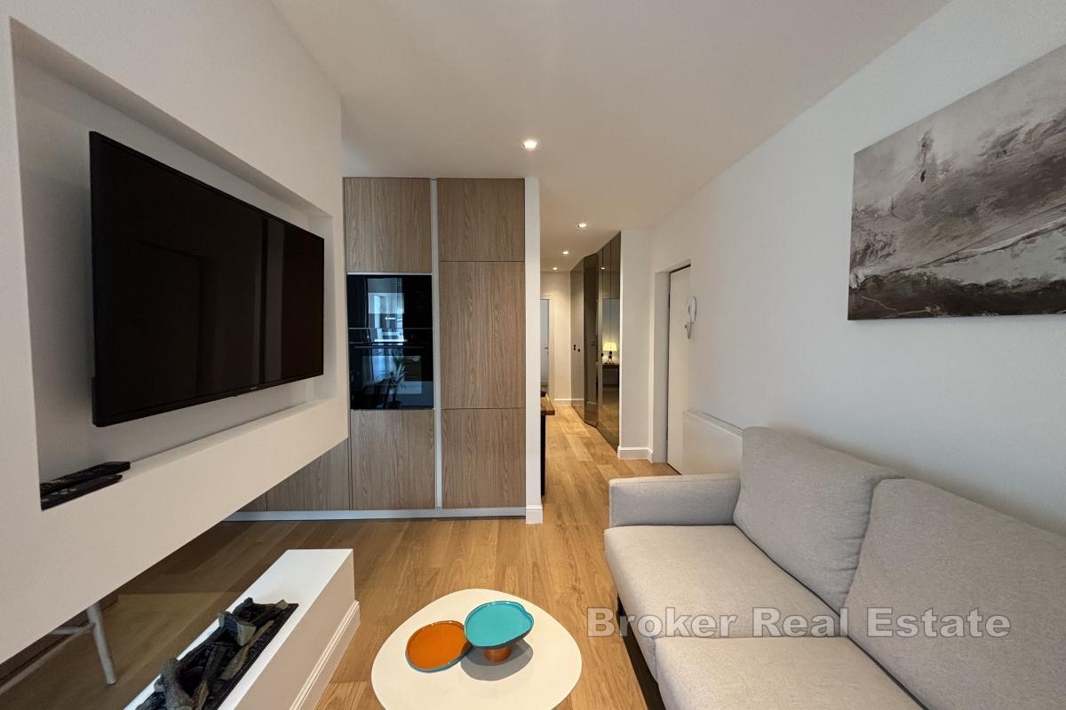 Appartamento moderno con due camere da letto e vista mare