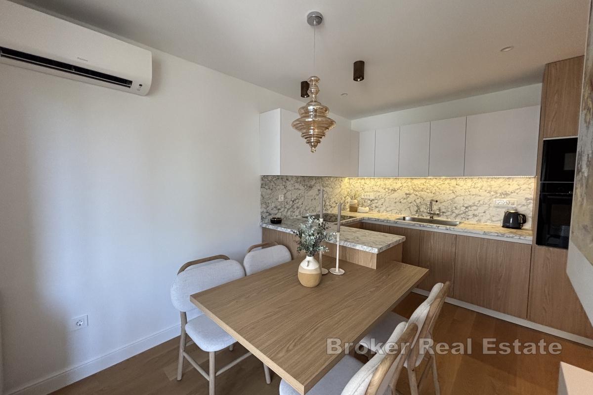Appartamento moderno con due camere da letto e vista mare