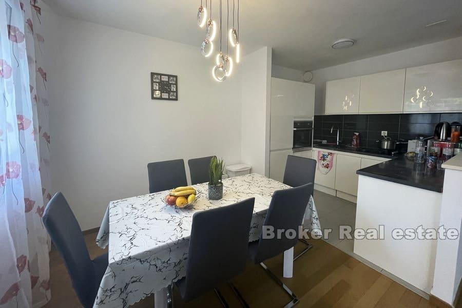 Split - Žnjan, dwupiętrowy apartament z trzema sypialniami