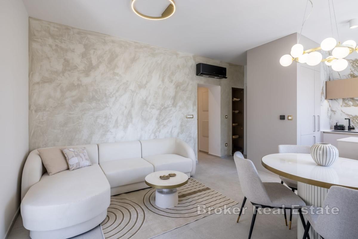 Nowocześnie urządzony apartament z dwiema sypialniami i widokiem na morze