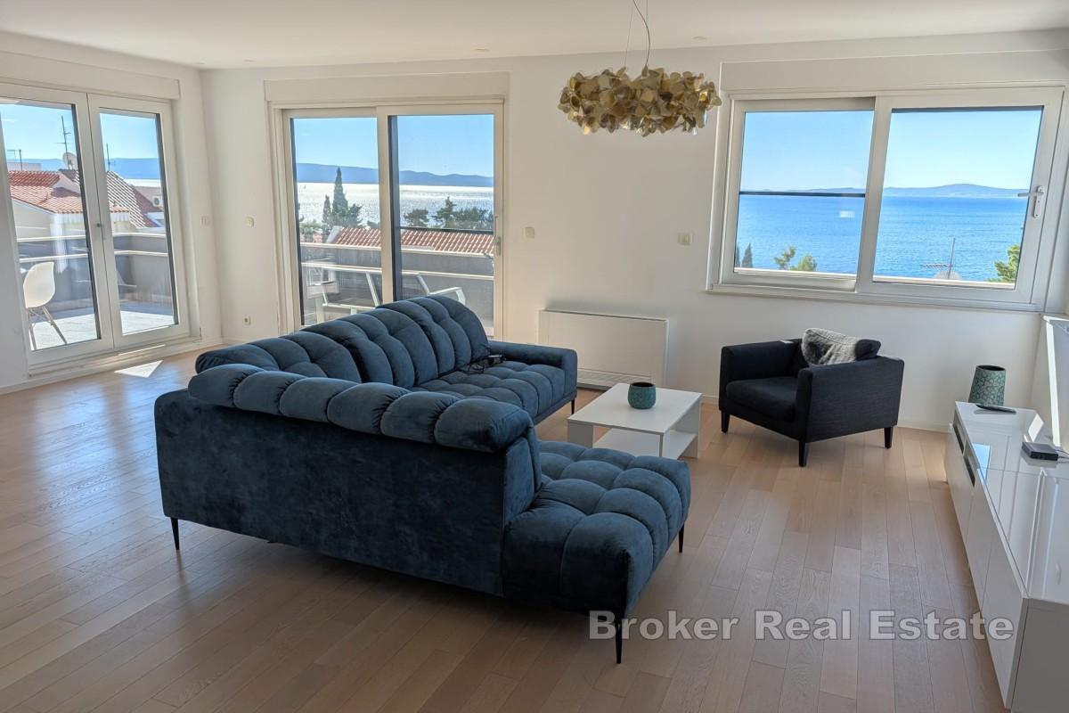 Luxuriöses Apartment in einem Neubau mit Meerblick