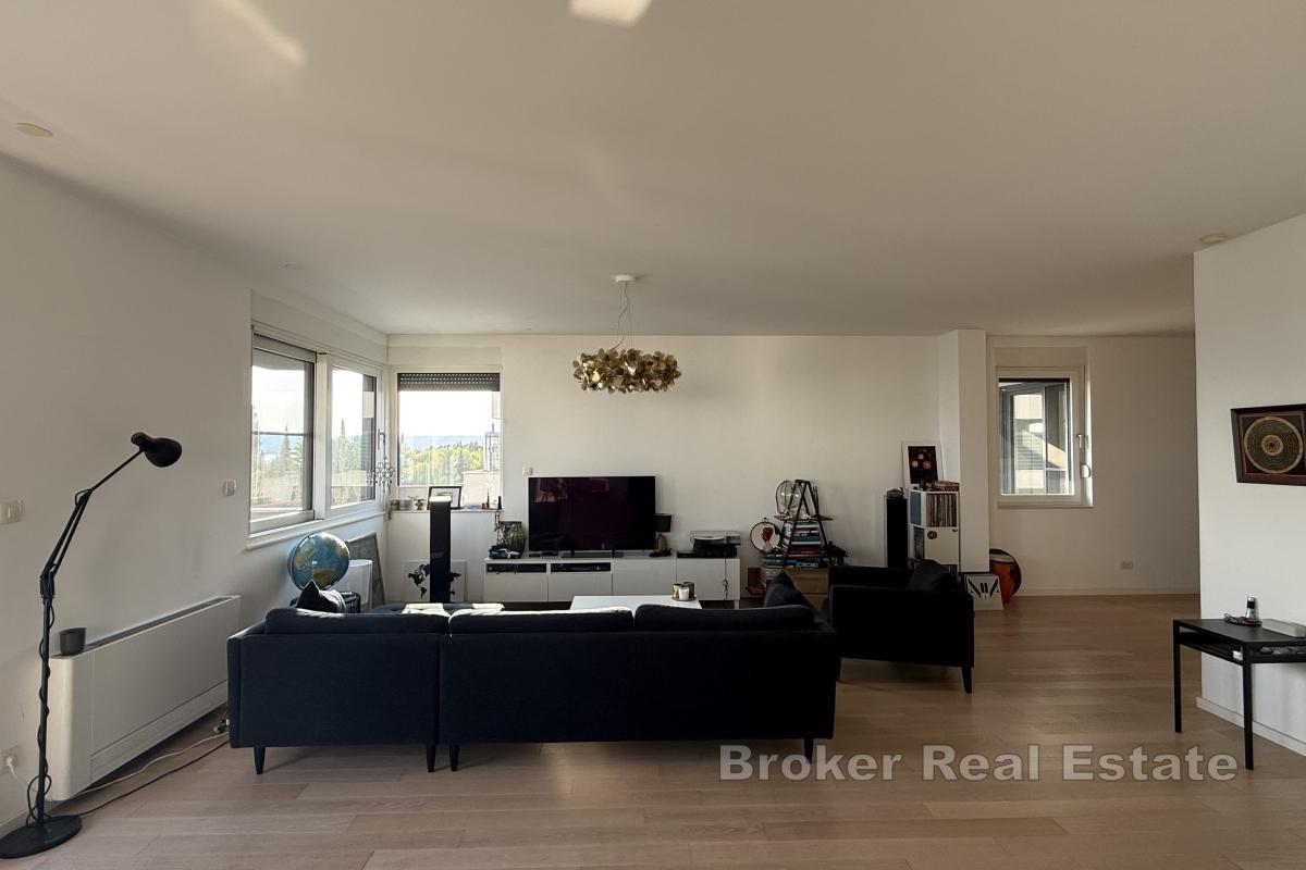 Luksusowy apartament w nowym budynku z widokiem na morze
