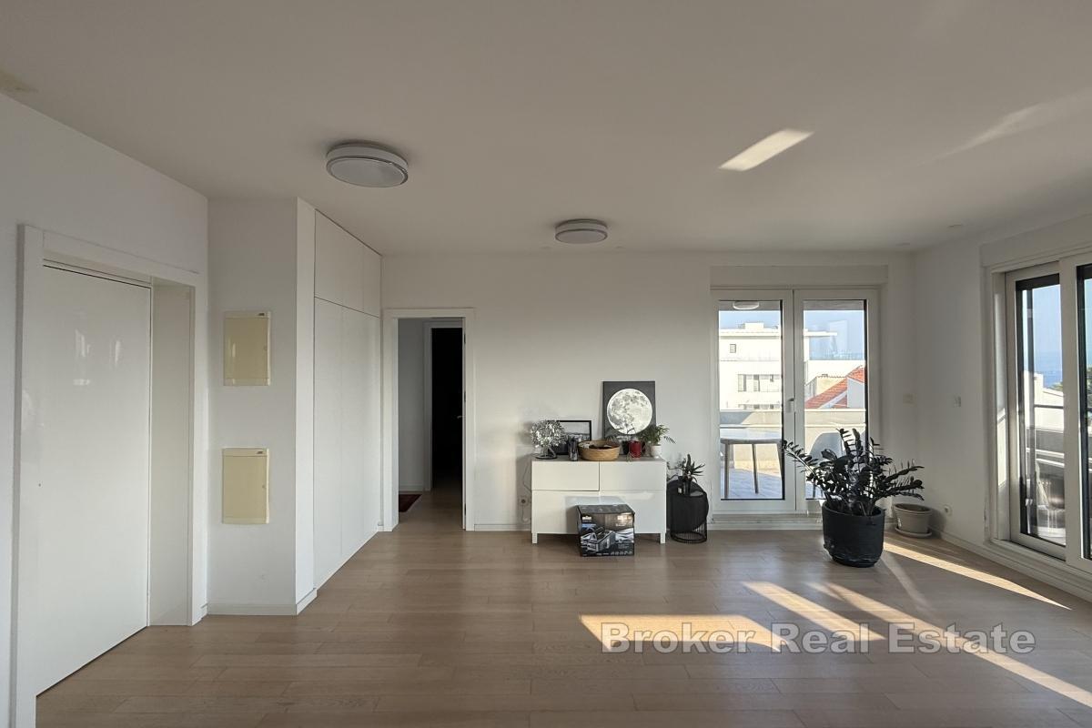 Luksusowy apartament w nowym budynku z widokiem na morze