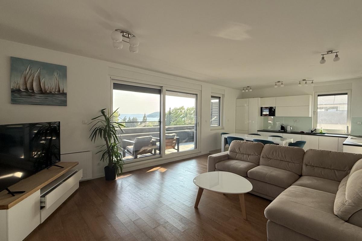 Luksusowy apartament w nowym budynku z widokiem na morze