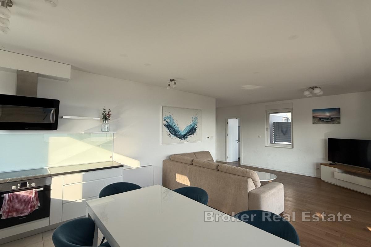 Luksusowy apartament w nowym budynku z widokiem na morze