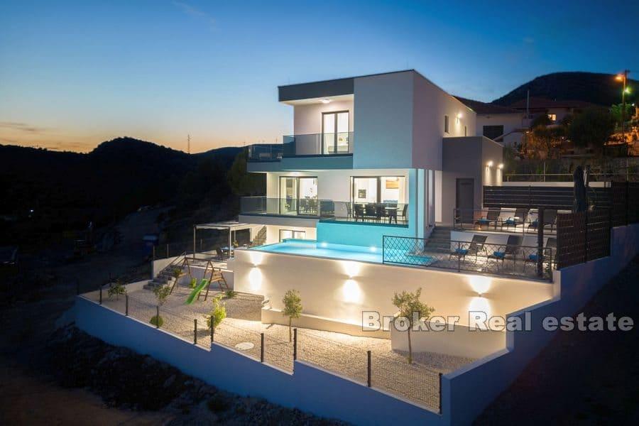 Trogir - Attraktive Villa mit Pool und Meerblick