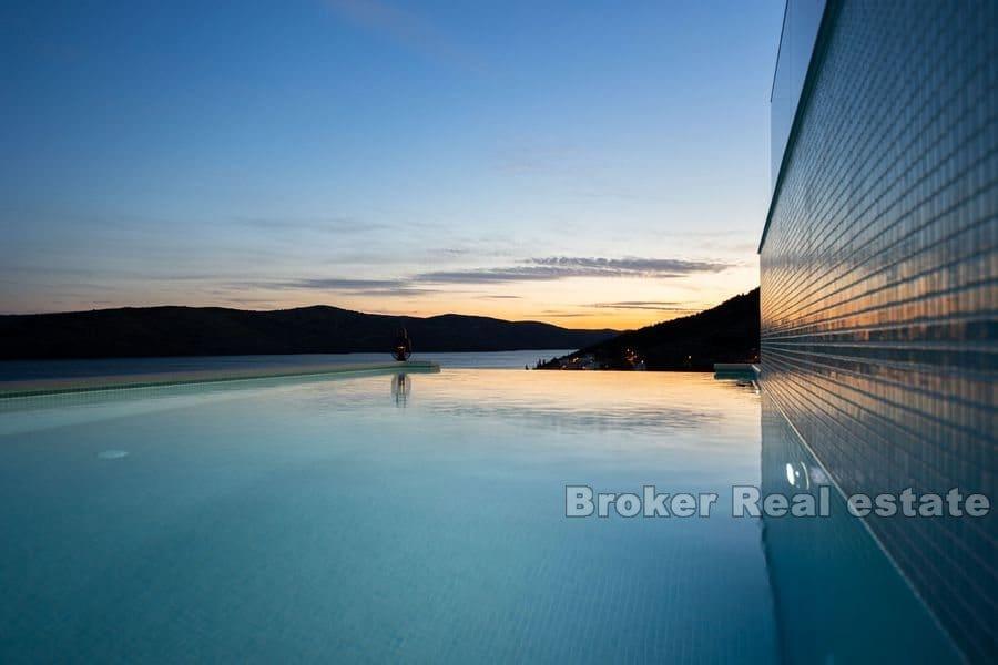 Trogir - Attraktive Villa mit Pool und Meerblick