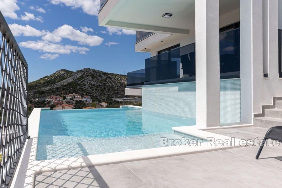 Trogir - Attraktive Villa mit Pool und Meerblick