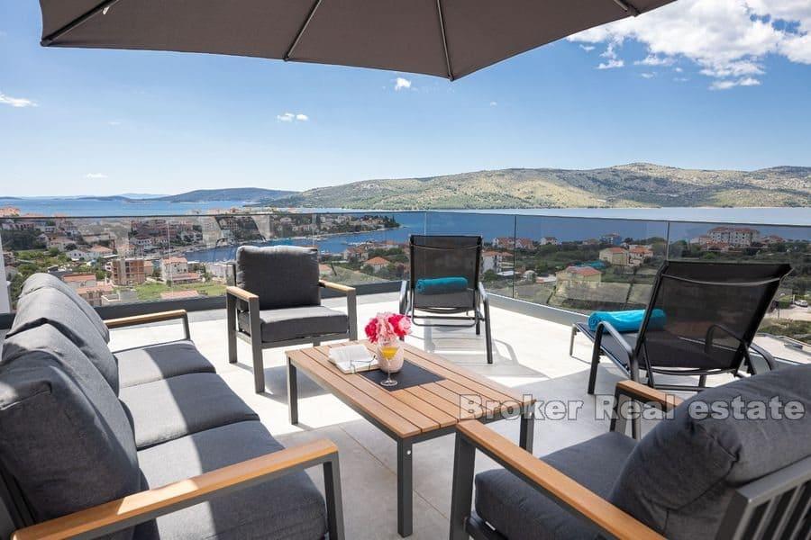 Trogir - Attraktive Villa mit Pool und Meerblick