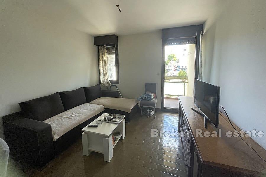 Split - Pujanke, Apartment mit zwei Schlafzimmern zur Renovierung