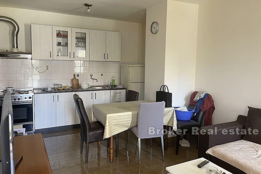 Split - Pujanke, Apartment mit zwei Schlafzimmern zur Renovierung