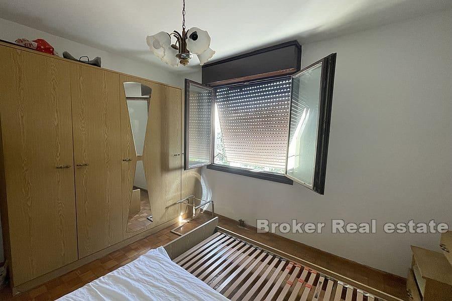 Split - Pujanke, Apartment mit zwei Schlafzimmern zur Renovierung