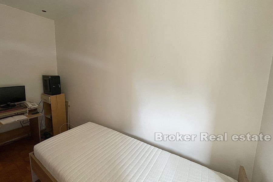 Split - Pujanke, Apartment mit zwei Schlafzimmern zur Renovierung