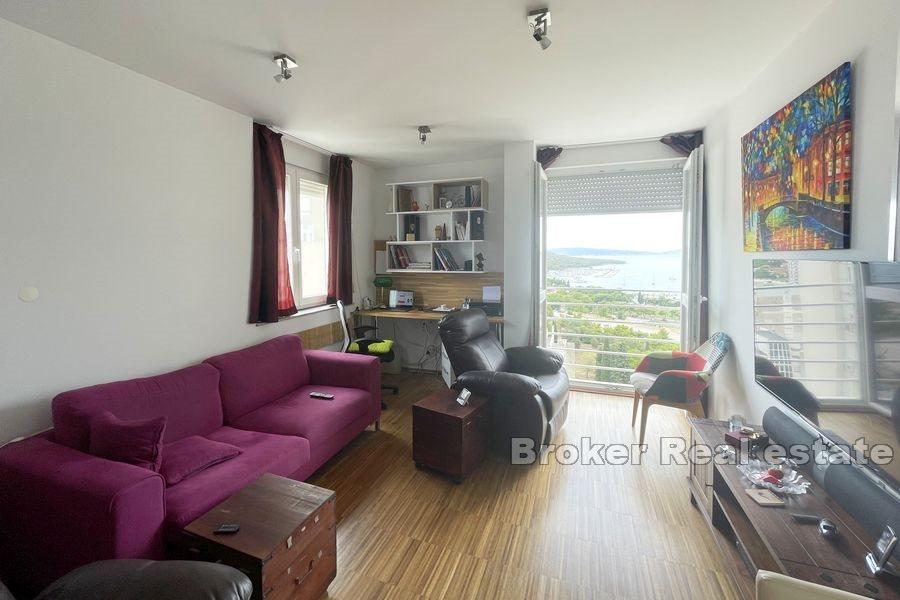 Split - Spinut, appartement de trois chambres avec vue sur la mer