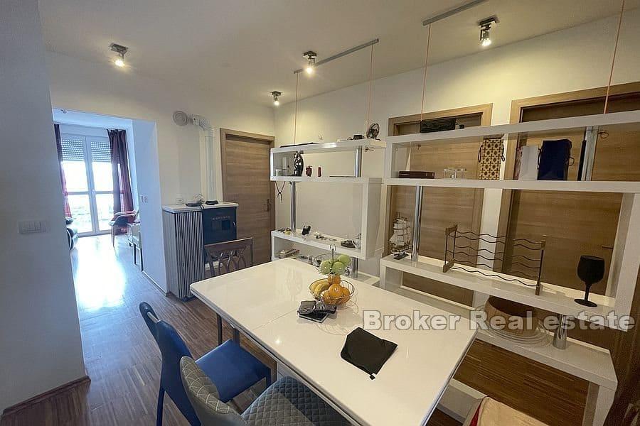 Split - Spinut, appartement de trois chambres avec vue sur la mer
