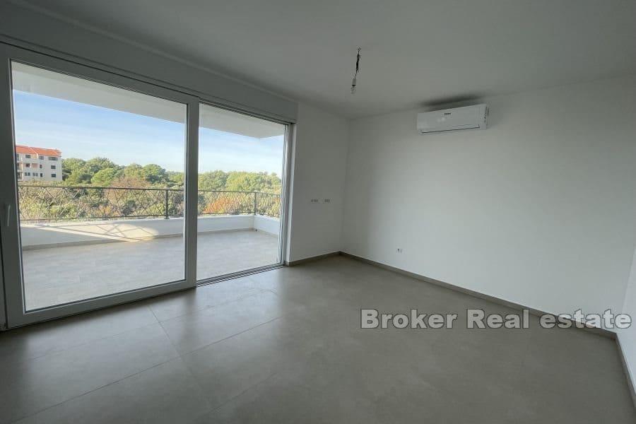 Otok Čiovo - Apartman s prostranom terasom na odličnoj lokaciji