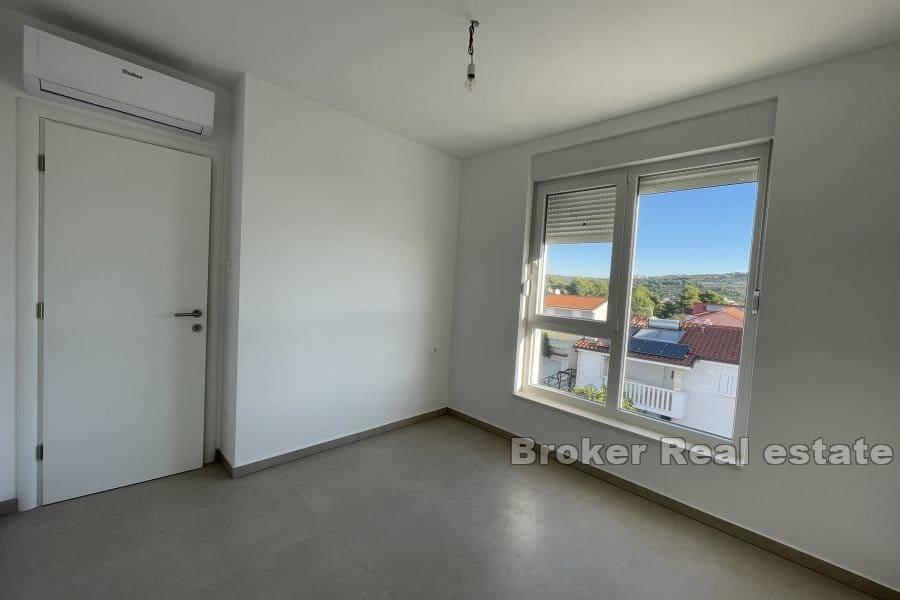 Otok Čiovo - Apartman s prostranom terasom na odličnoj lokaciji