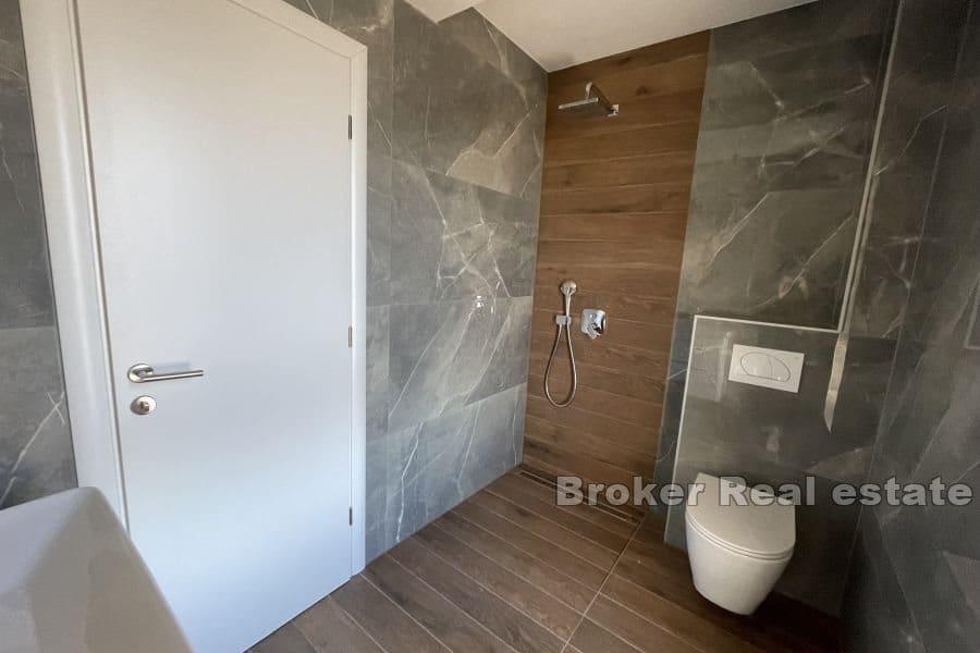 Otok Čiovo - Apartman s prostranom terasom na odličnoj lokaciji