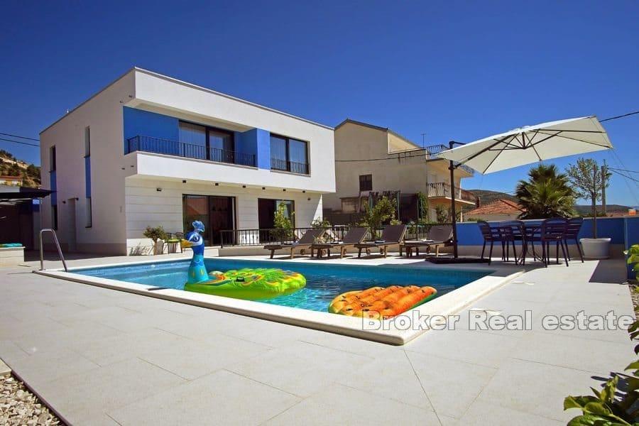Trogir - Impressive villa near the sea and the beach