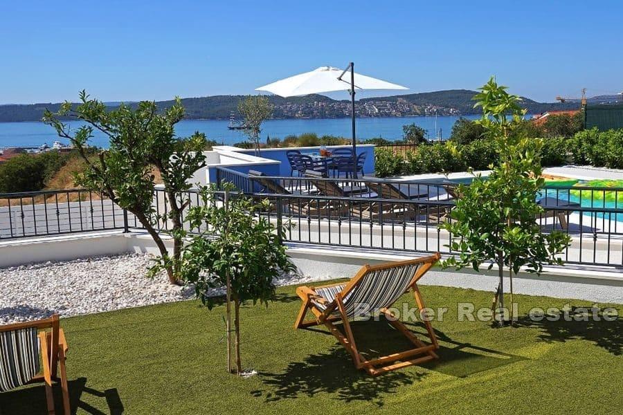 Trogir - Impressive villa near the sea and the beach