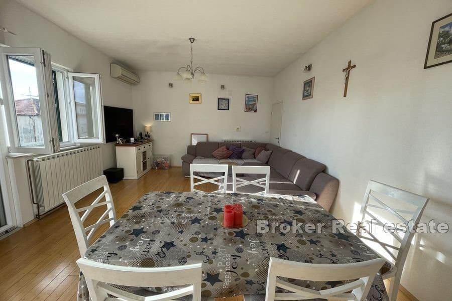 Split - Sućidar, comfortable four bedroom apartment in the house