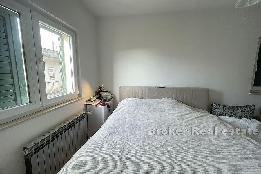 Split - Sućidar, comfortable four bedroom apartment in the house