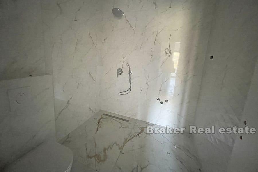 Split - Žnjan, Luxueux appartement de trois chambres dans un nouveau bâtiment