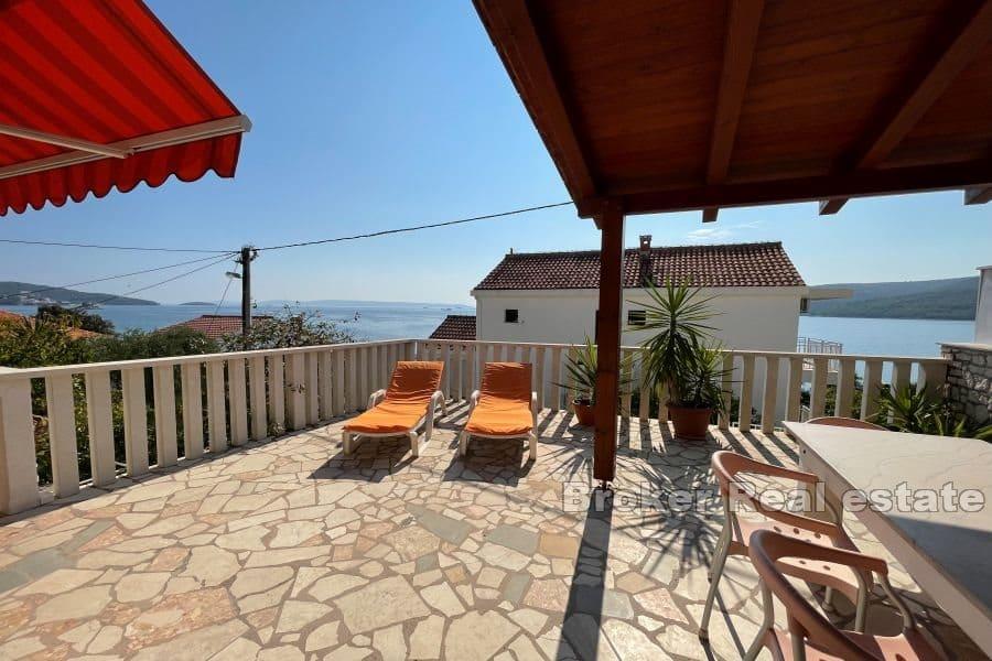 Trogir - Fristående hus i omedelbar närhet av havet