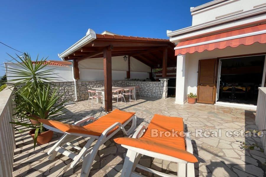 Trogir - Fristående hus i omedelbar närhet av havet