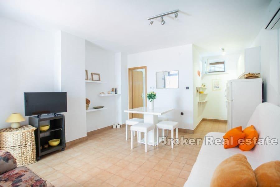 Trogir - Fristående hus i omedelbar närhet av havet