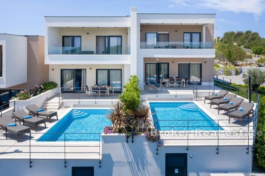 Marina - Bliźniacze wille z basenami i widokiem na morze