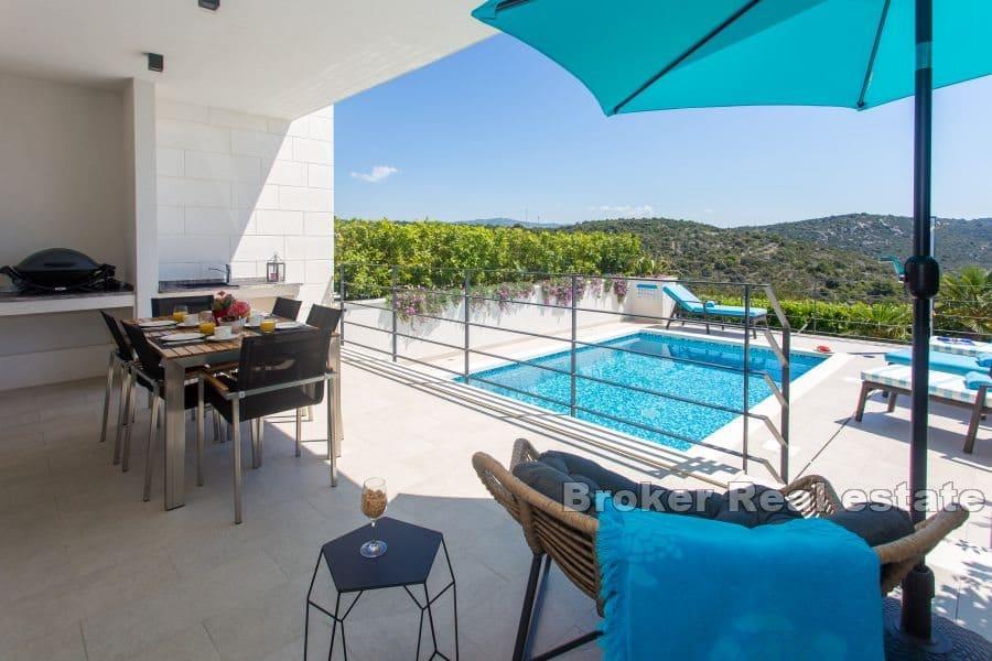 Marina - Bliźniacze wille z basenami i widokiem na morze