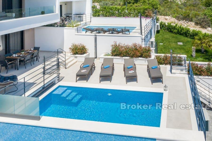 Marina - Bliźniacze wille z basenami i widokiem na morze
