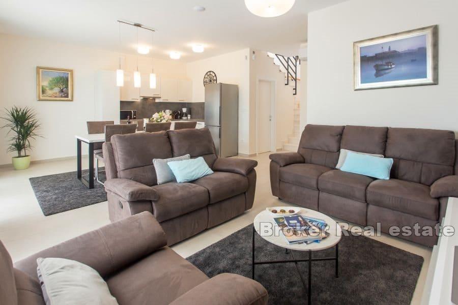 Marina - Bliźniacze wille z basenami i widokiem na morze