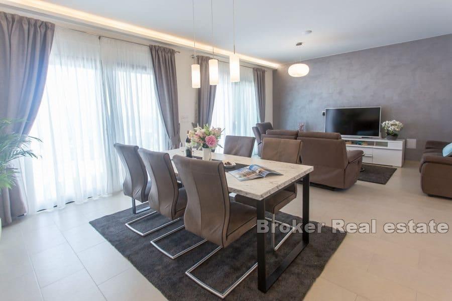 Marina - Bliźniacze wille z basenami i widokiem na morze