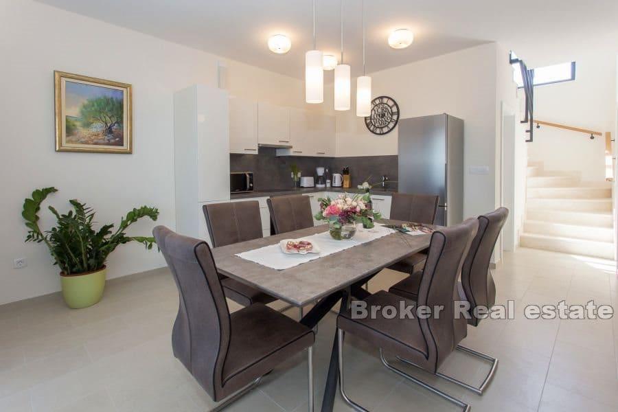 Marina - Bliźniacze wille z basenami i widokiem na morze