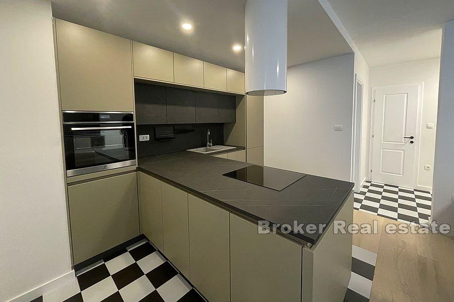 Split - Trstenik, Novouređen stan na traženoj lokaciji