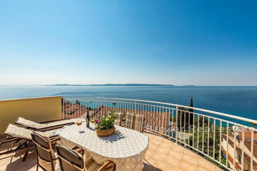 Island of Ciovo - Detached apartment house in the immediate vicinity of the sea