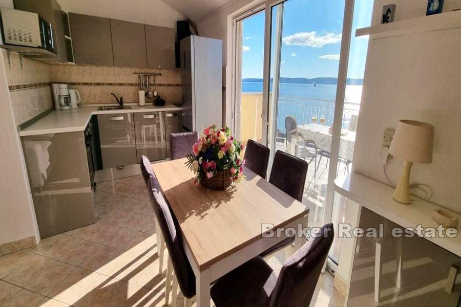 Island of Ciovo - Detached apartment house in the immediate vicinity of the sea
