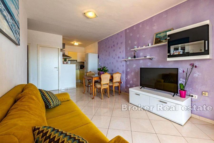 Island of Ciovo - Detached apartment house in the immediate vicinity of the sea