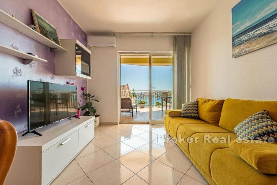 Island of Ciovo - Detached apartment house in the immediate vicinity of the sea