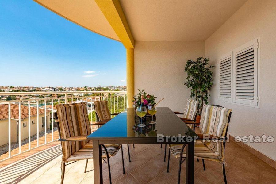 Island of Ciovo - Detached apartment house in the immediate vicinity of the sea