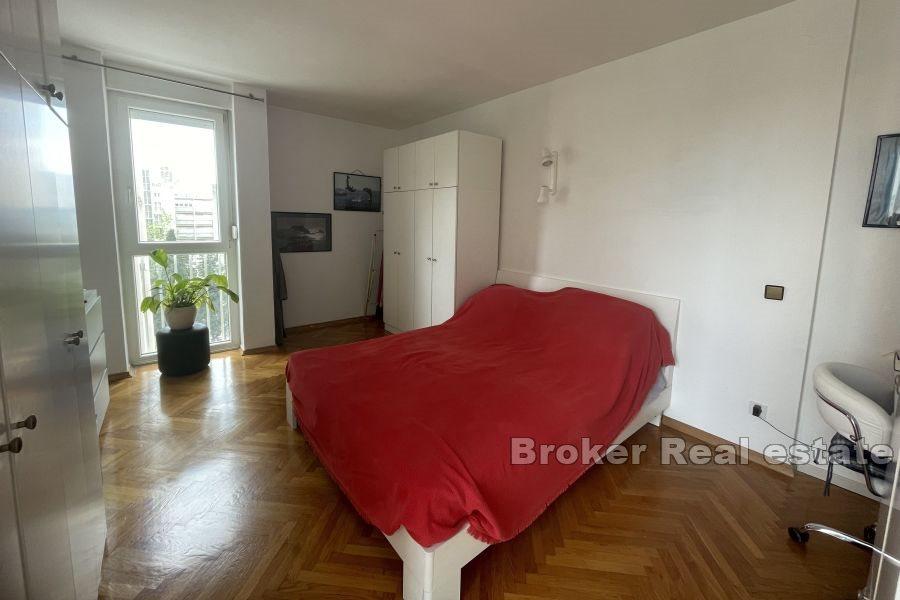 Split, Spinut - Apartment in an excellent location with a sea view