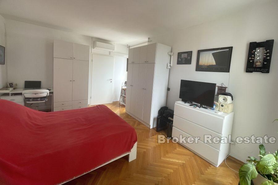 Split, Spinut - Apartment in an excellent location with a sea view