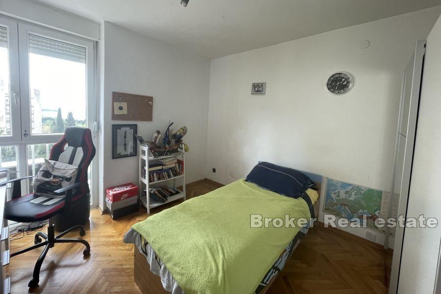 Split, Spinut - Apartment in an excellent location with a sea view