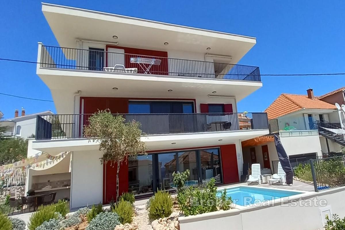 Nær Trogir - Enebolig og tomannsbolig i umiddelbar nærhet av havet