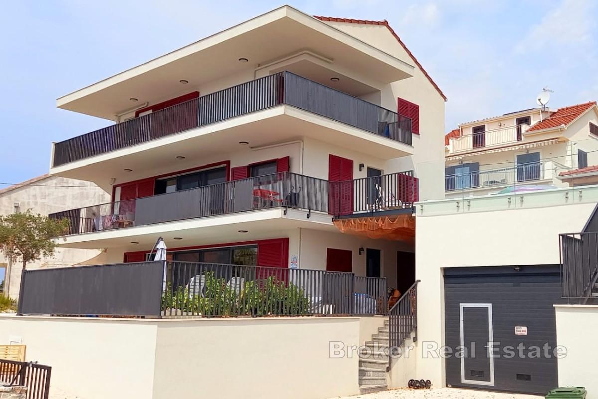 Nær Trogir - Enebolig og tomannsbolig i umiddelbar nærhet av havet